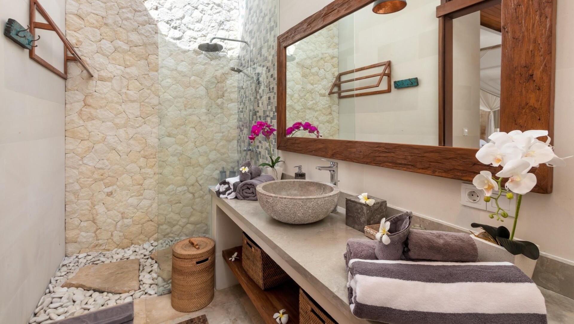 Enjoying Your Holiday in a Luxury 5 Star Villa in Candidasa, For Less Than a Hotel, Villa Bali 2243