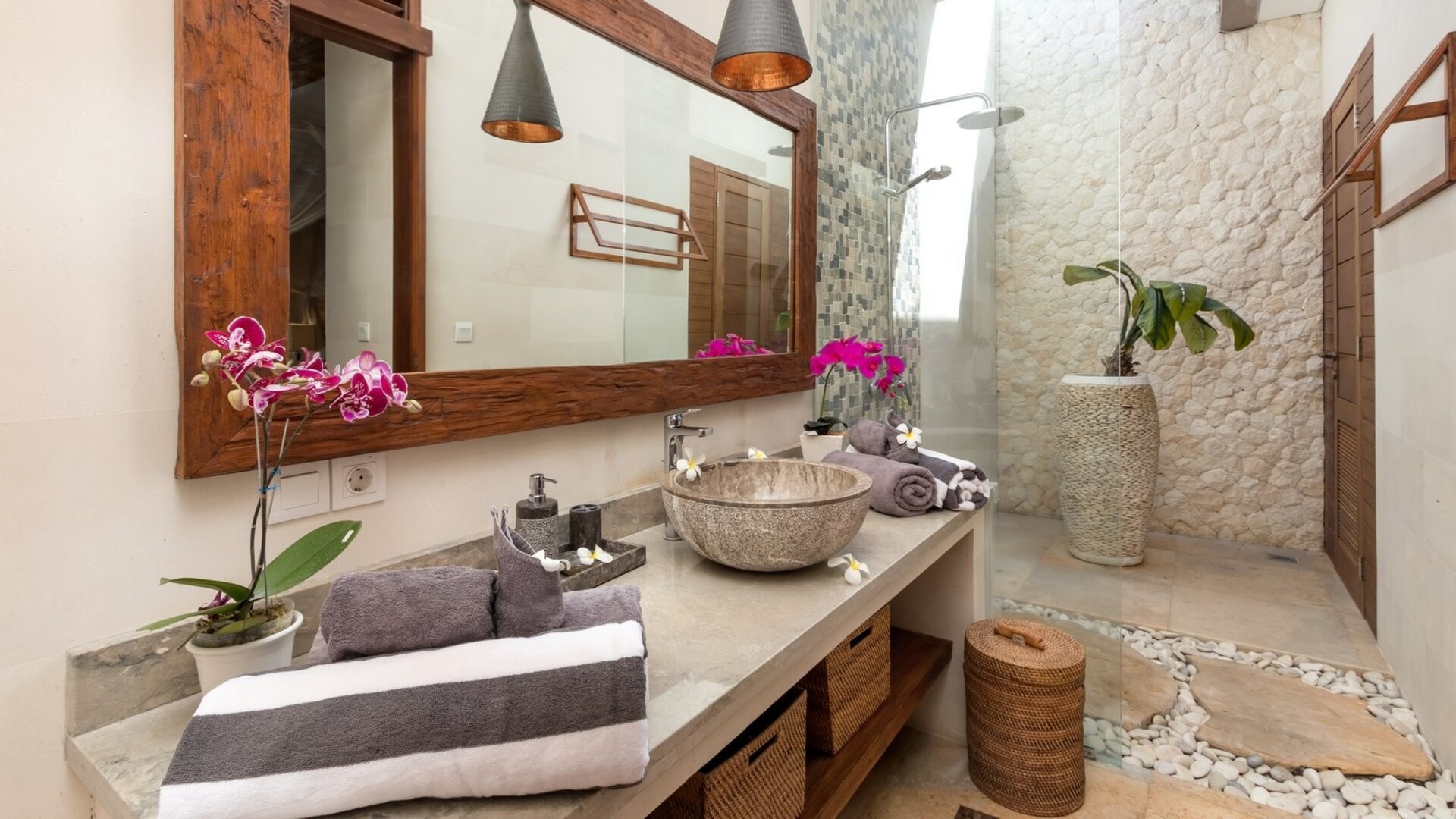Enjoying Your Holiday in a Luxury 5 Star Villa in Candidasa, For Less Than a Hotel, Villa Bali 2243