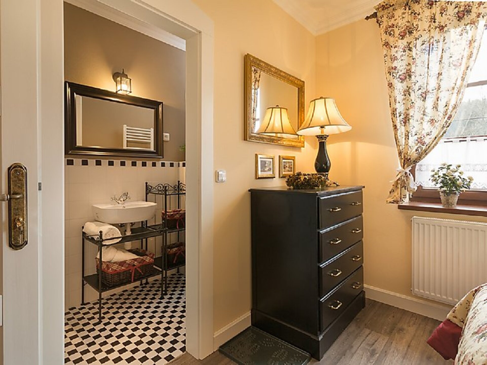Charming 6 BR House with Panoramic Views,1000