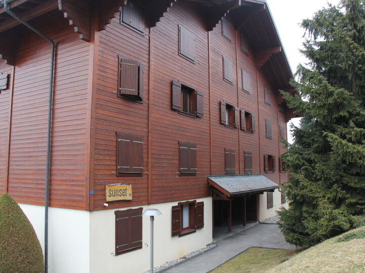 Charming Chalet in the Heart of Ollon, 1055, Ollon, Switzerland