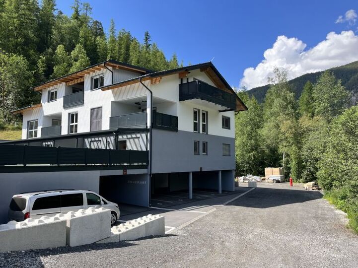 Tranquil 3 Bedroom Oasis in Tirol City, 1201, Tirol, Austria