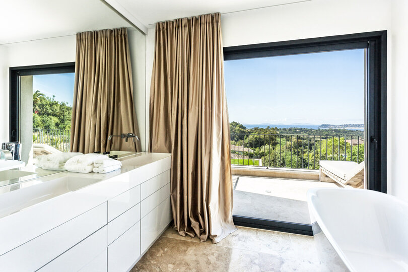 Seaside Bliss: Villa Colibri's Luxe Escape