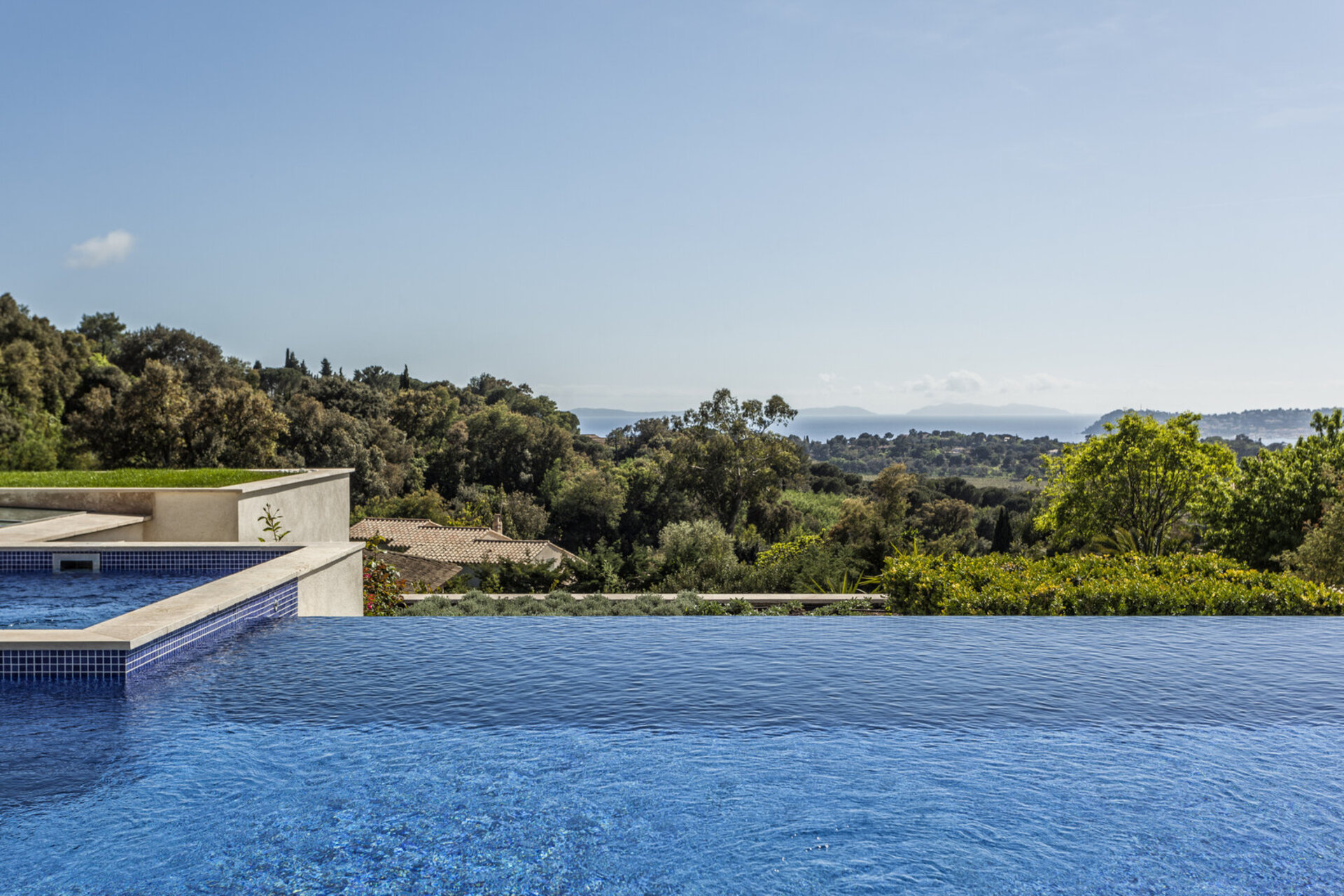 Seaside Bliss: Villa Colibri's Luxe Escape