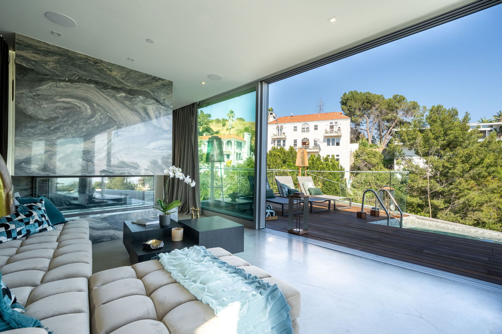 Hollywood Majesty: G Residence