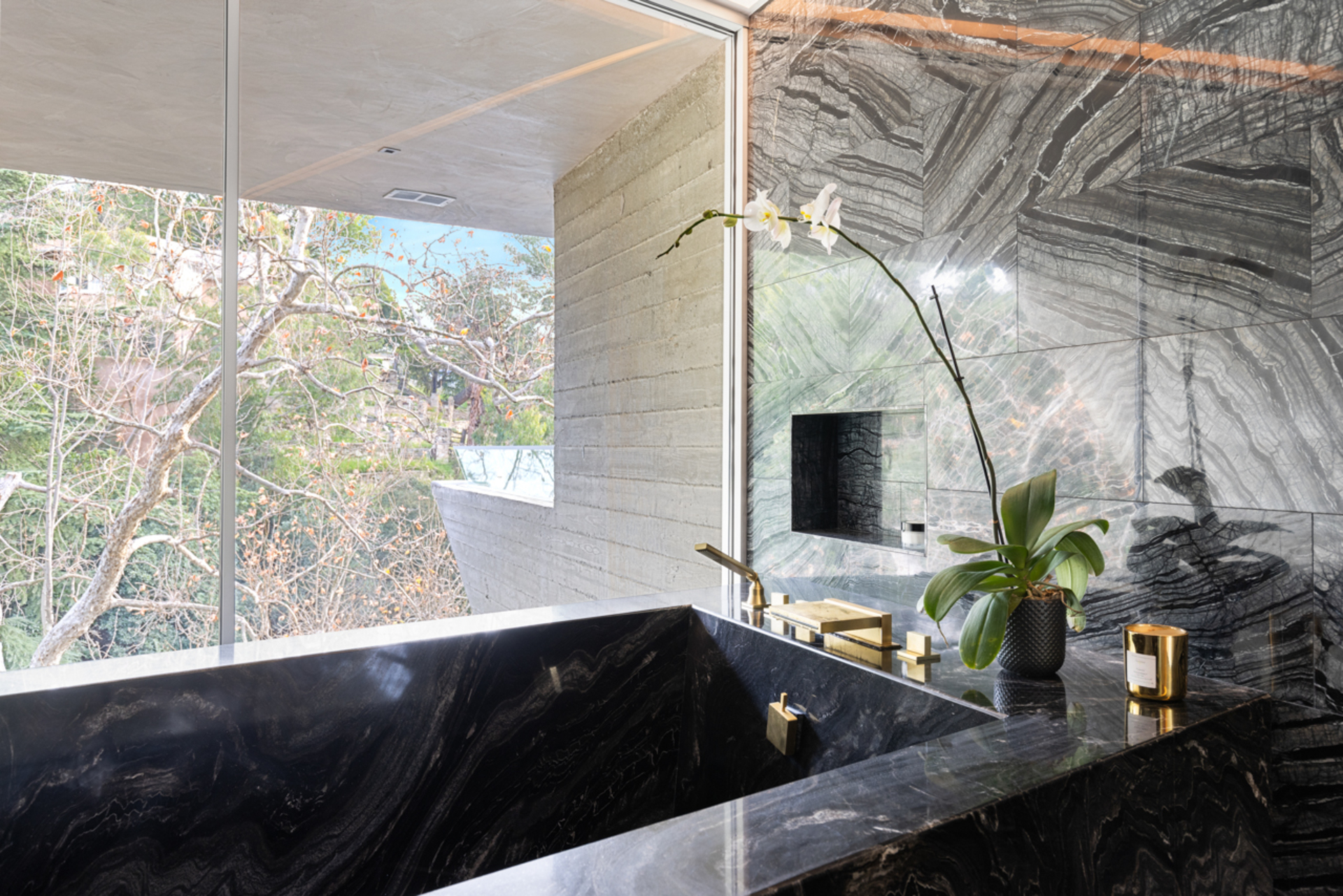 Hollywood Majesty: G Residence
