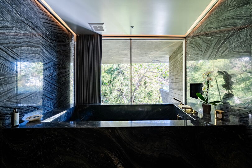 Hollywood Majesty: G Residence