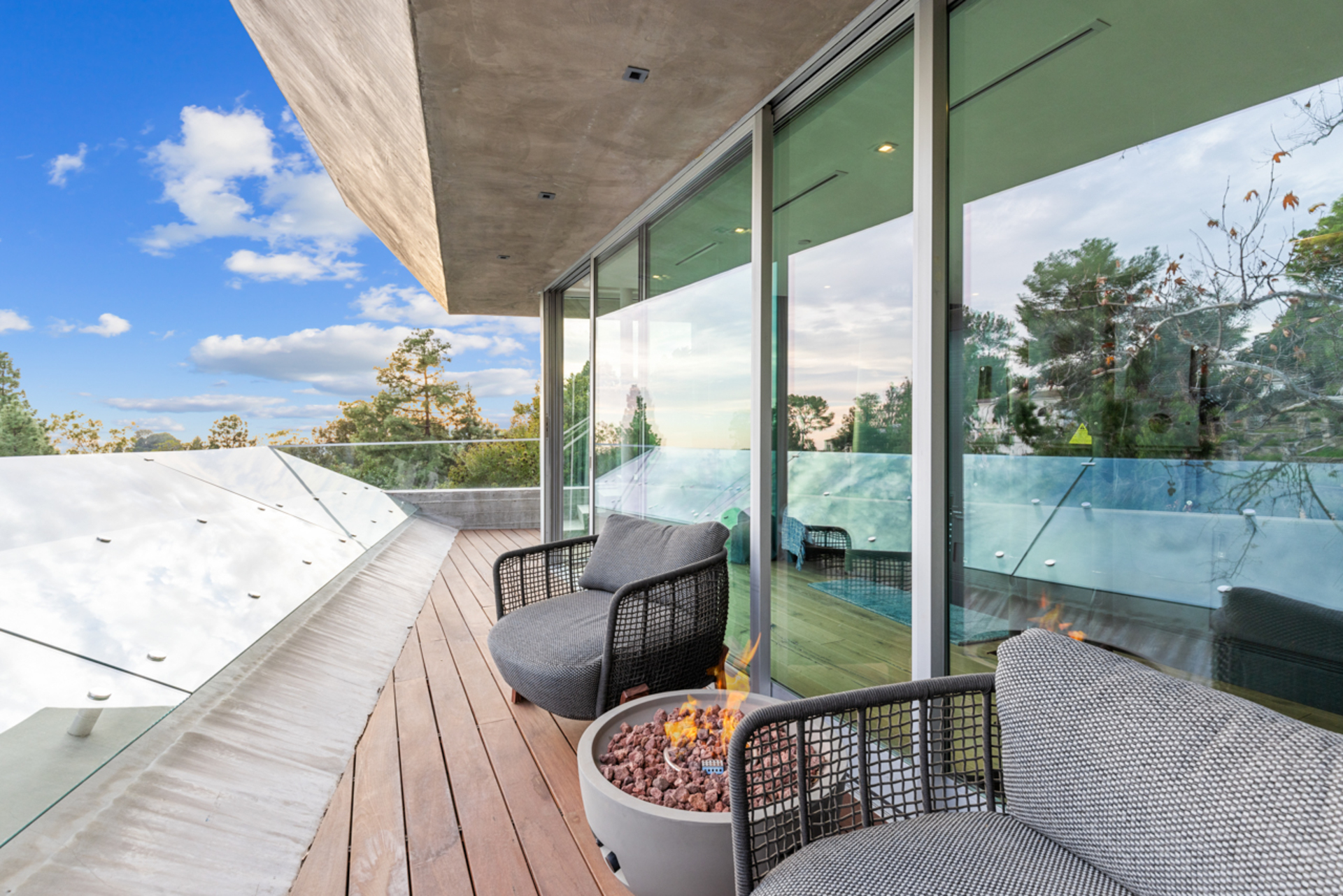 Hollywood Majesty: G Residence