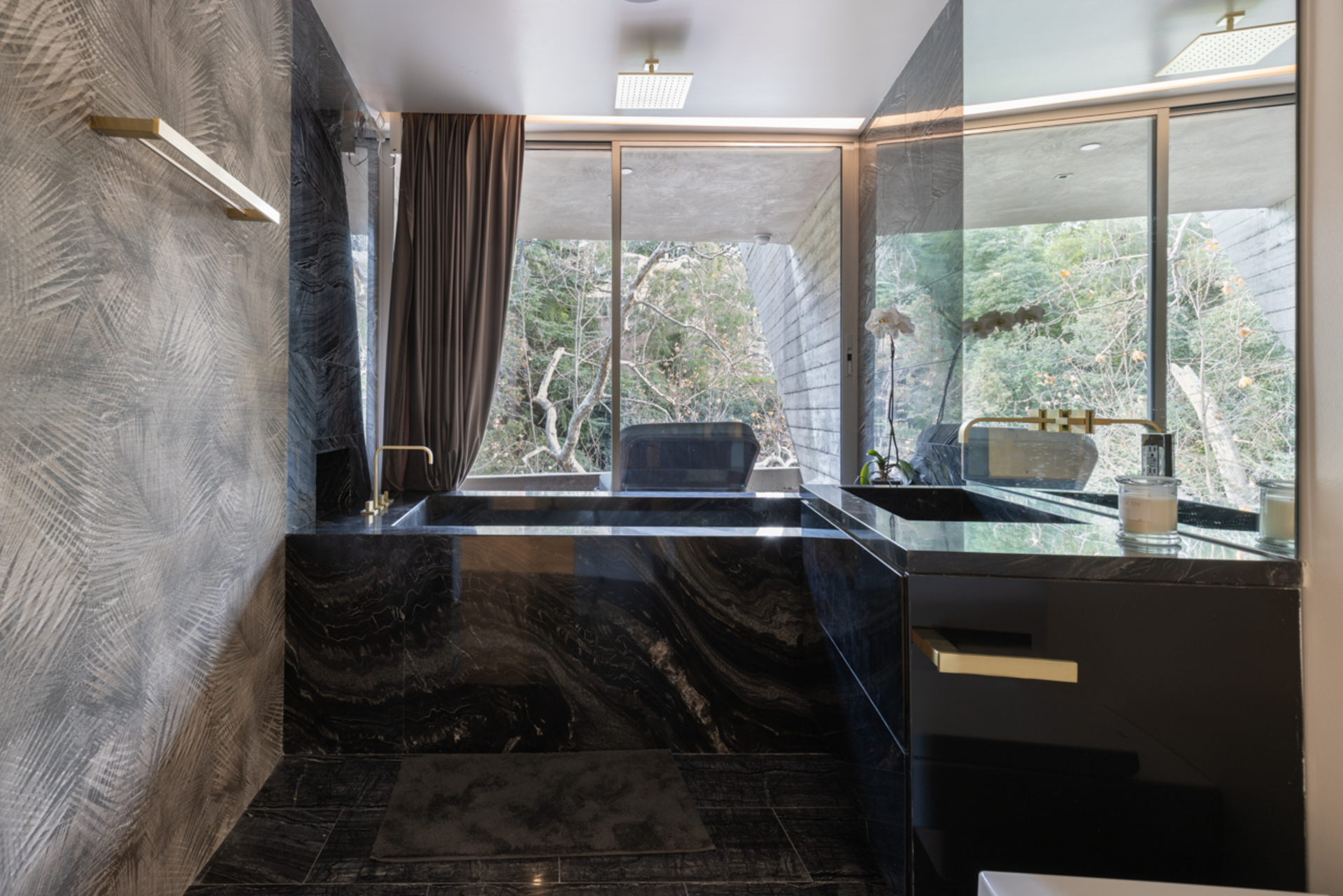 Hollywood Majesty: G Residence