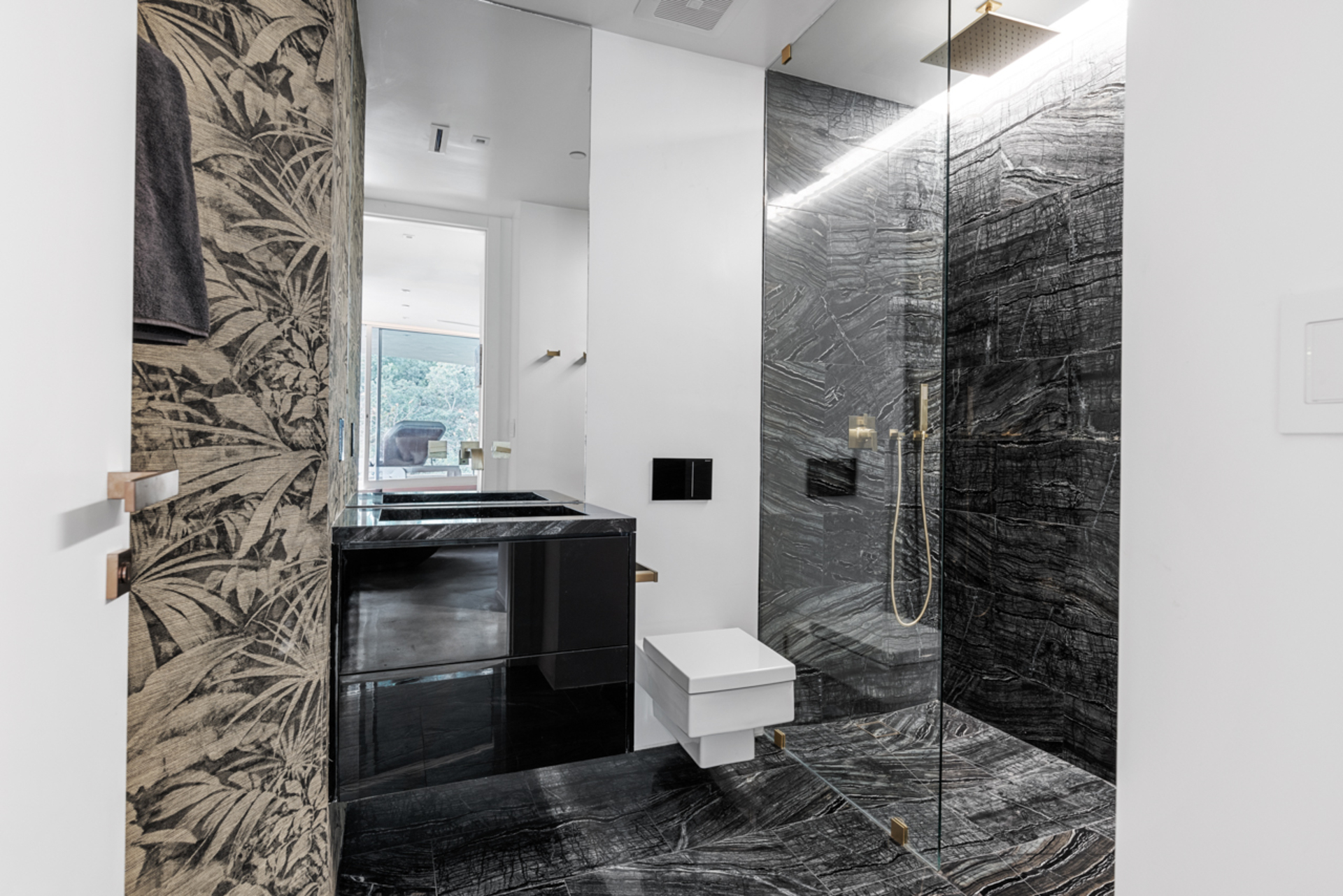 Hollywood Majesty: G Residence