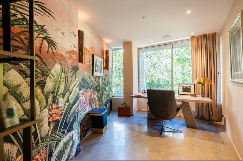 Hollywood Majesty: G Residence