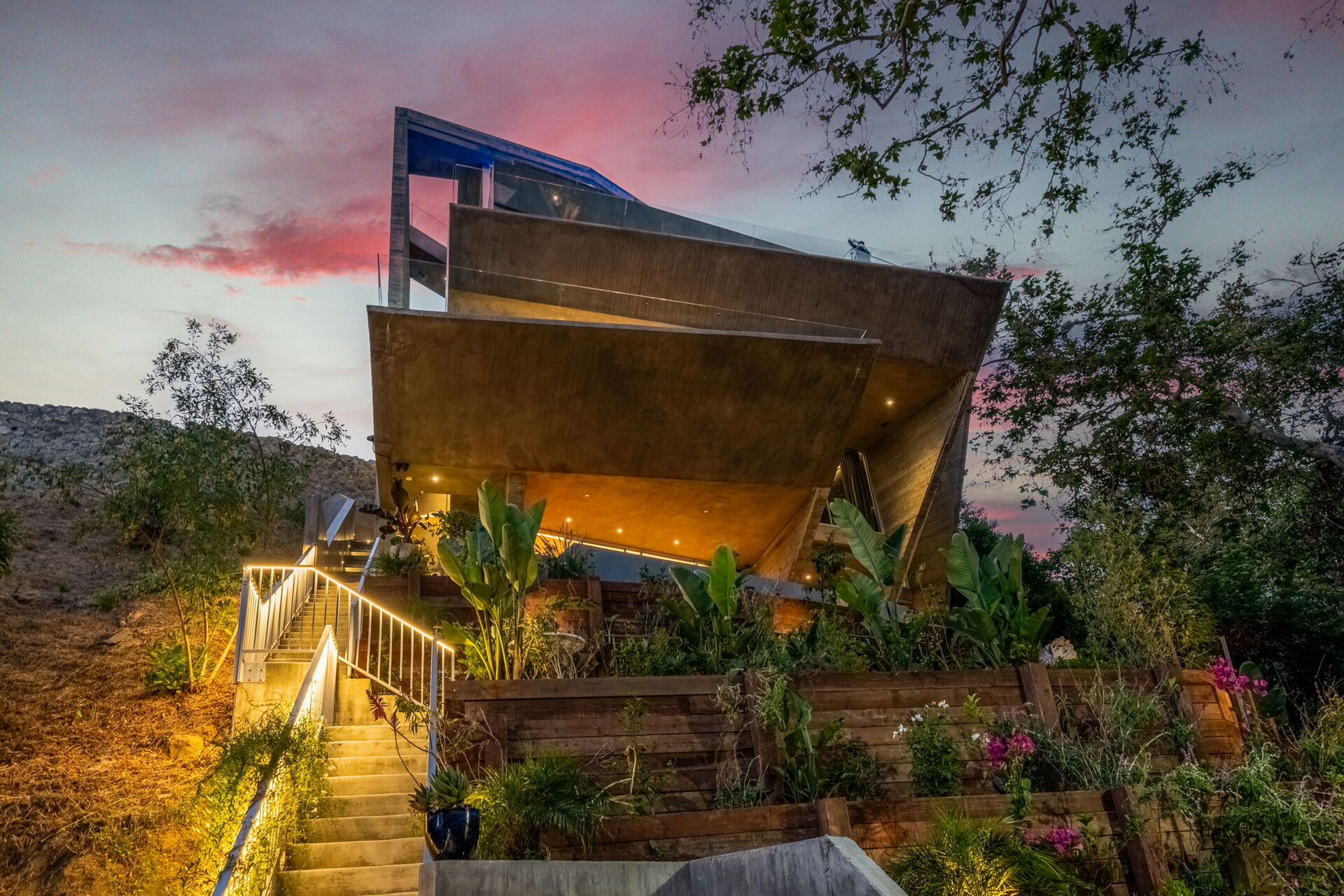 Hollywood Majesty: G Residence
