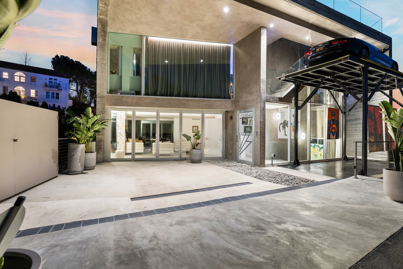 Hollywood Majesty: G Residence
