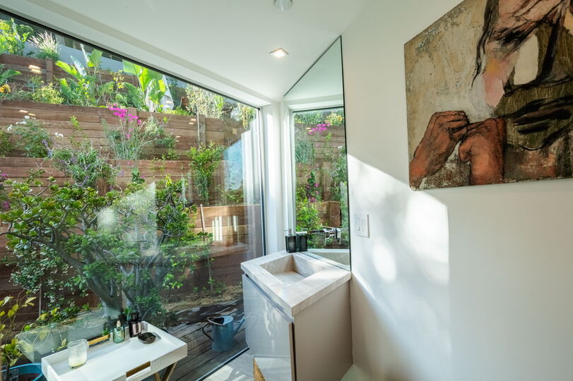 Hollywood Majesty: G Residence