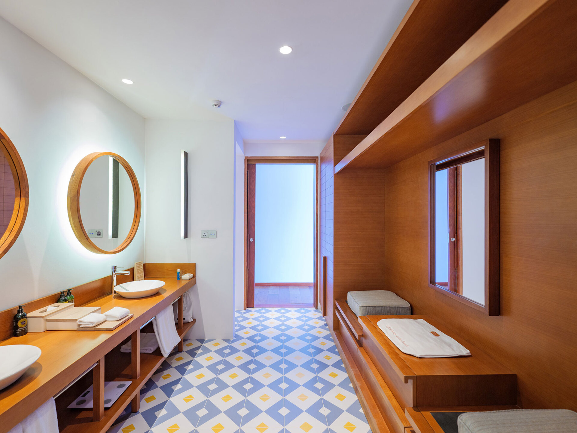 Seaside Serenity: 4 Bedroom Gem,1003