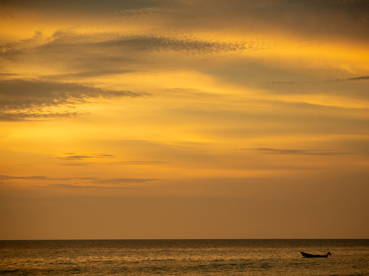 Malaiwana Patio Duplex - Tranquil sunset over the horizon
