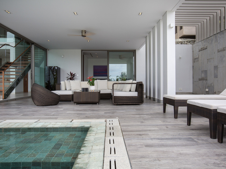 Malaiwana Patio Duplex - Airy outdoor sala by the pool