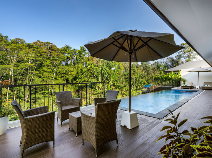 Pala Ubud - Villa Seraya A - Tranquil pool area overlooking the river