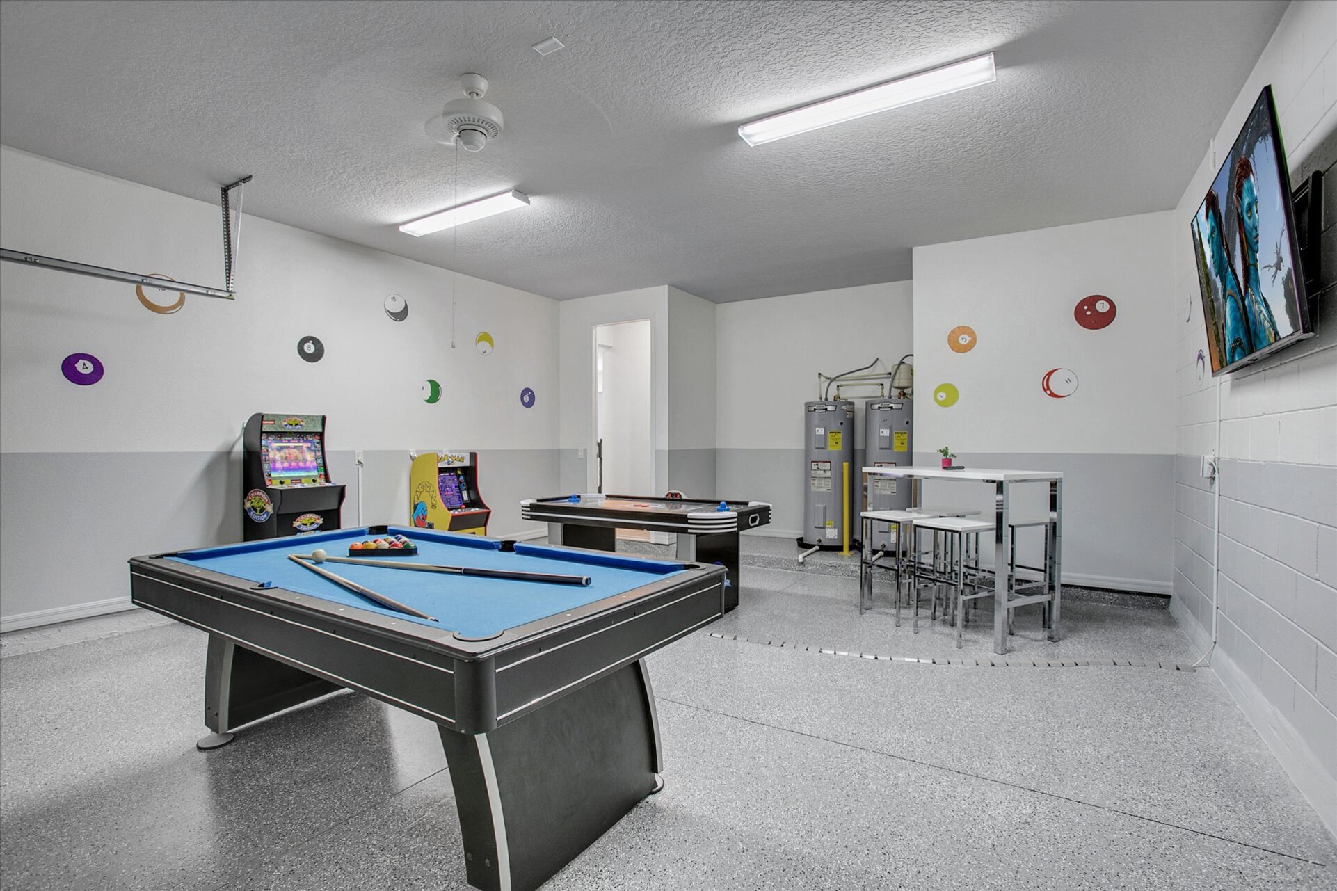 Game Room
65" Smart TV
Pool Table
Air Hockey
2 Video Arcades