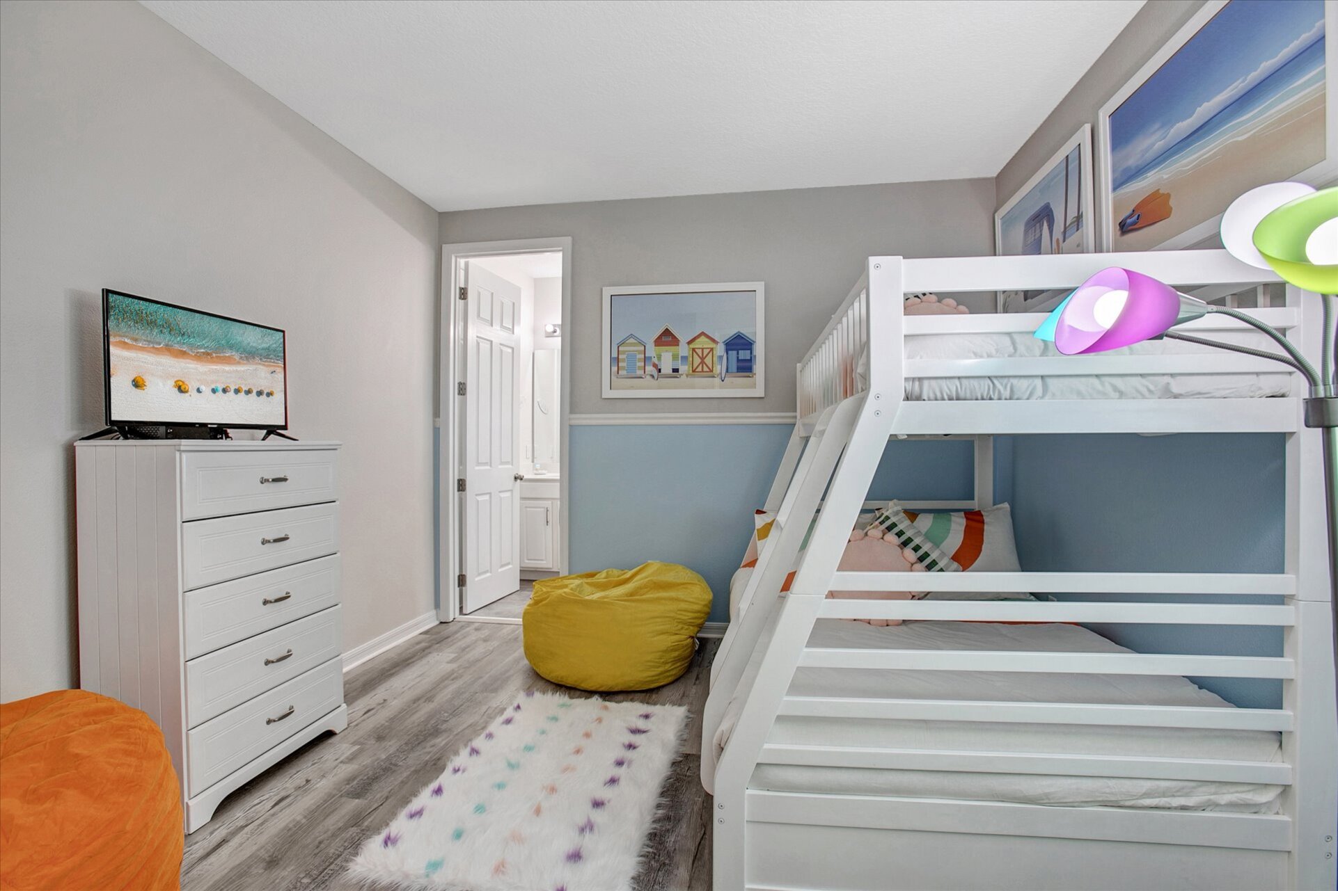 Twin/Double Bunk Bedroom 3 (Angle)
32" TV