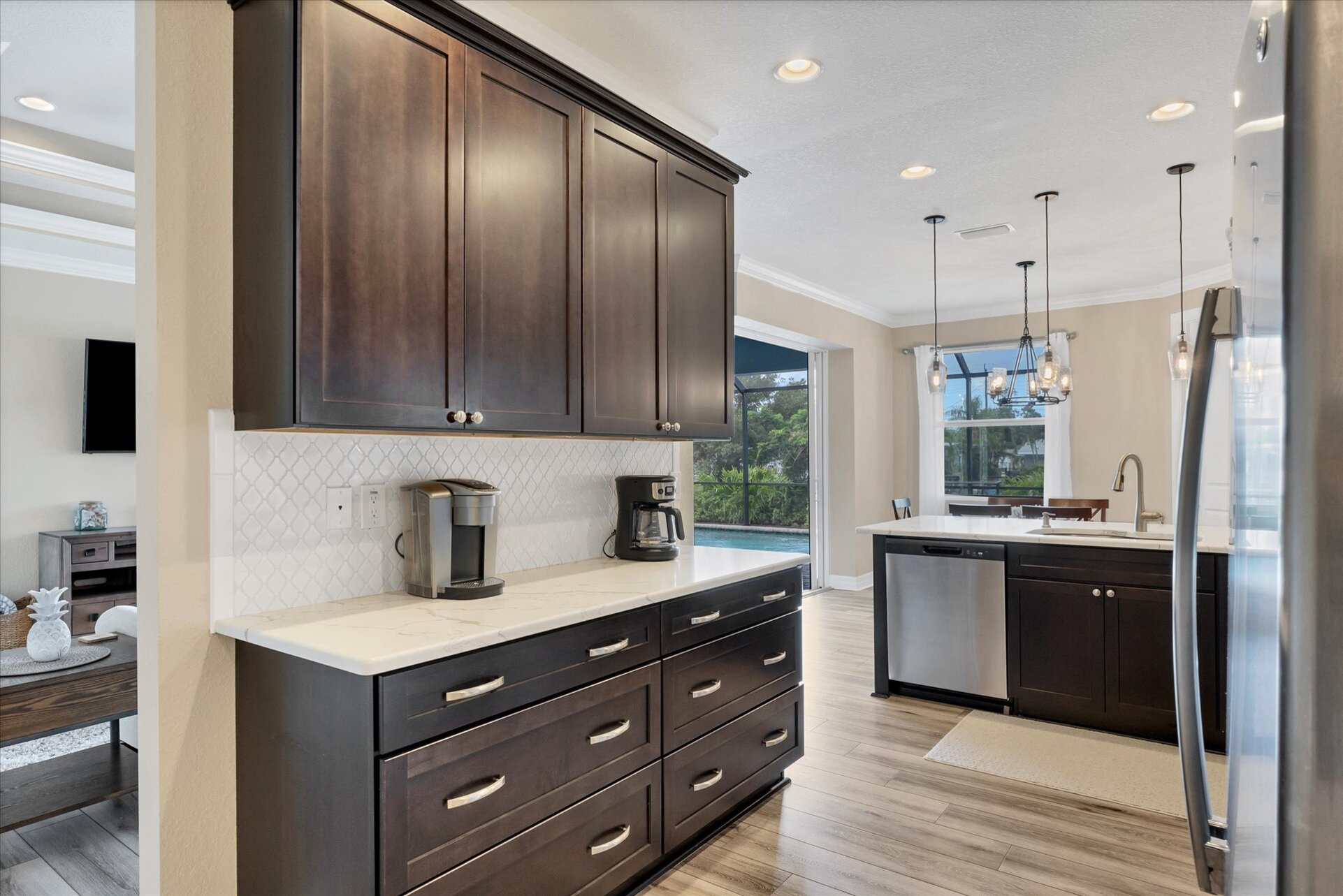 Beautiful, fully-equipped kitchen