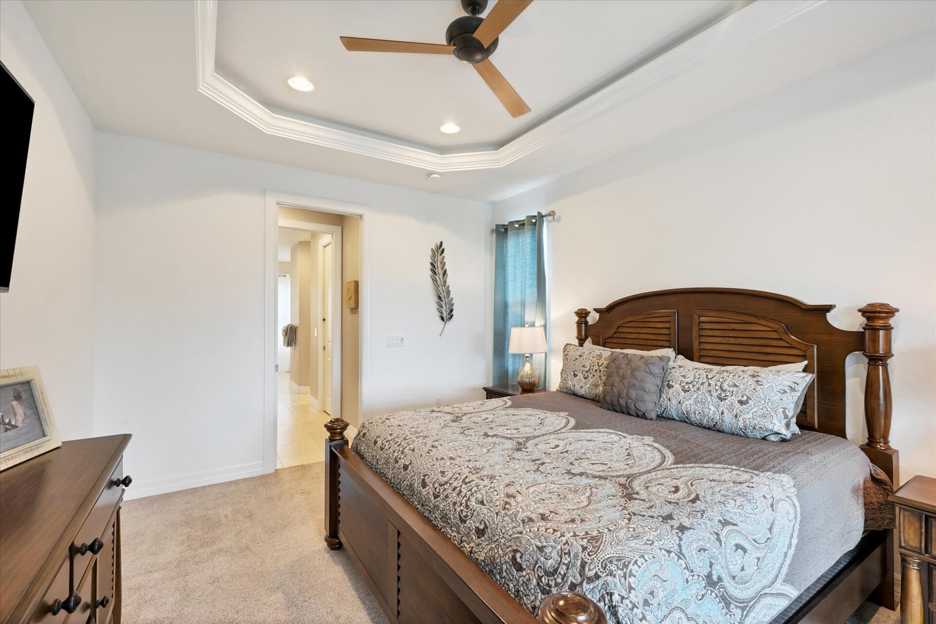 Primary bedroom with large en suite, lanai access and 50-inch Smart TV