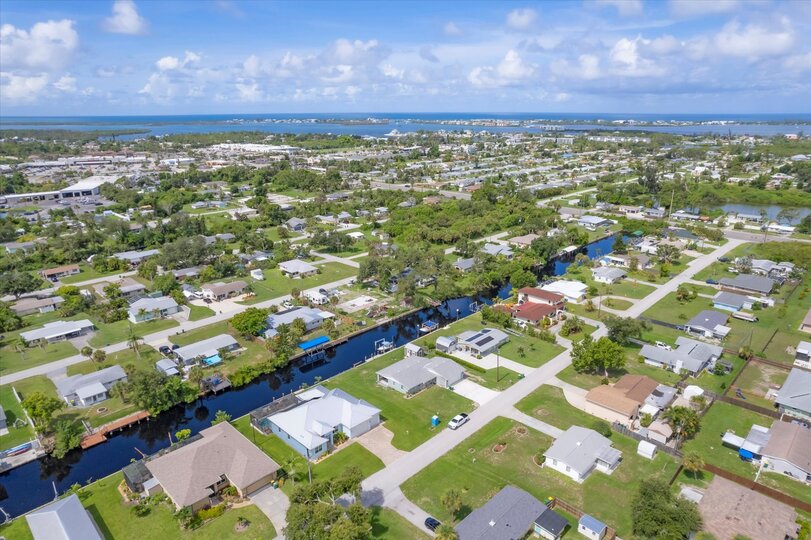 Gorgeous Englewood Waterfront Home With Private Pool
