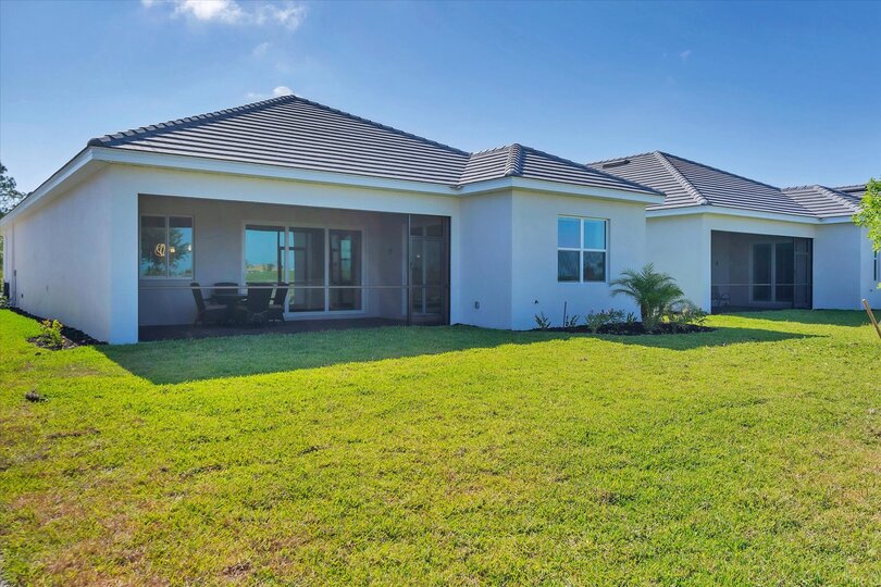 Gorgeous new home in Heritage Landing overlooking golf course