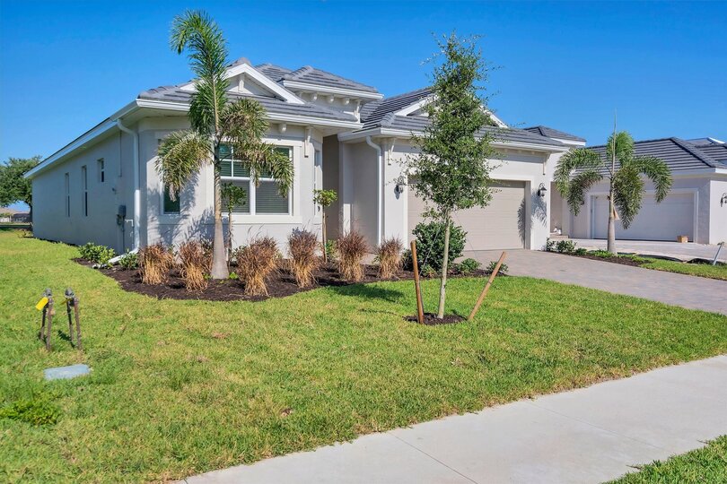 Gorgeous new home in Heritage Landing overlooking golf course
