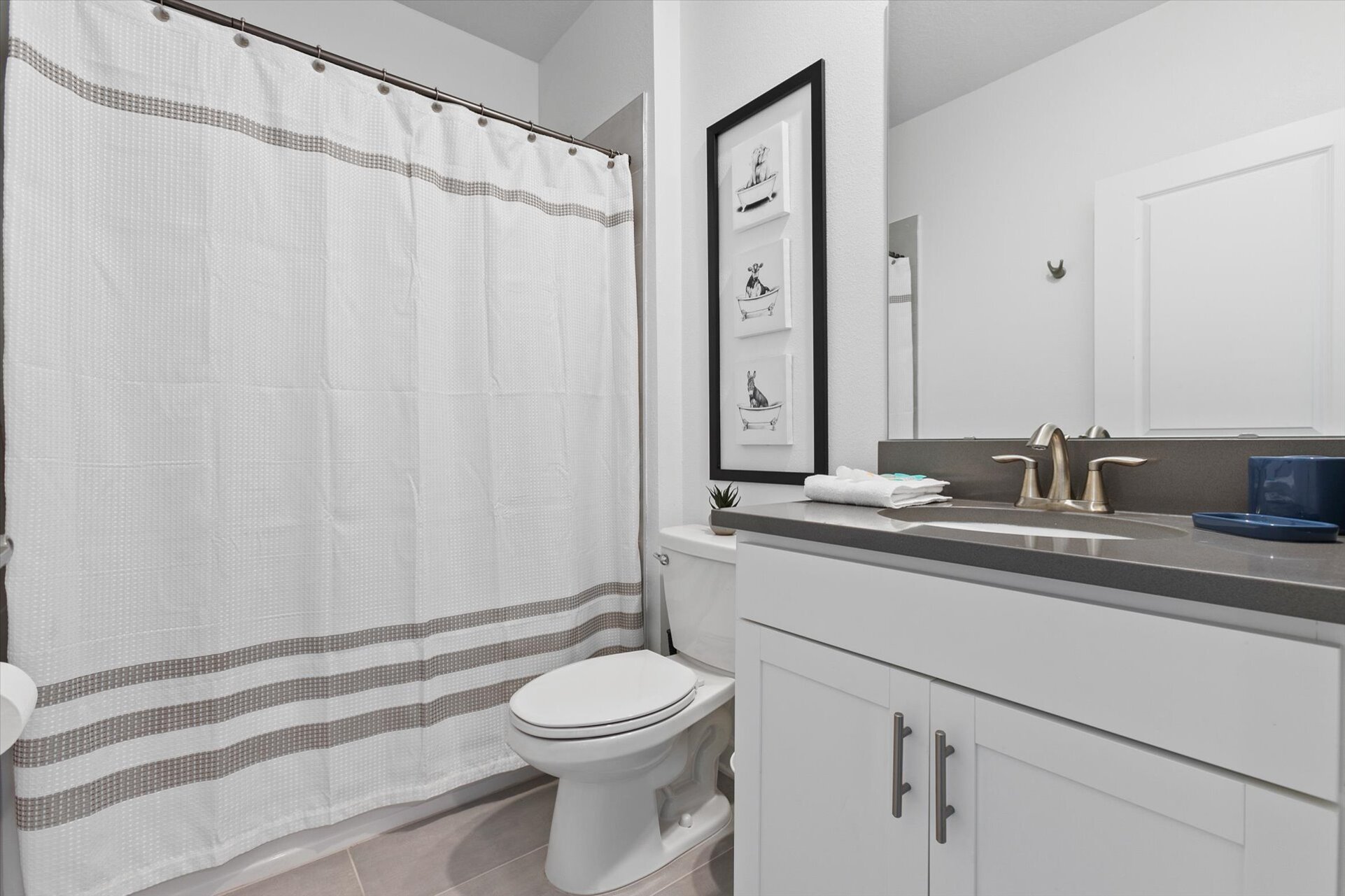 Hall Bathroom 4, Upstairs
Tub/Shower Combo