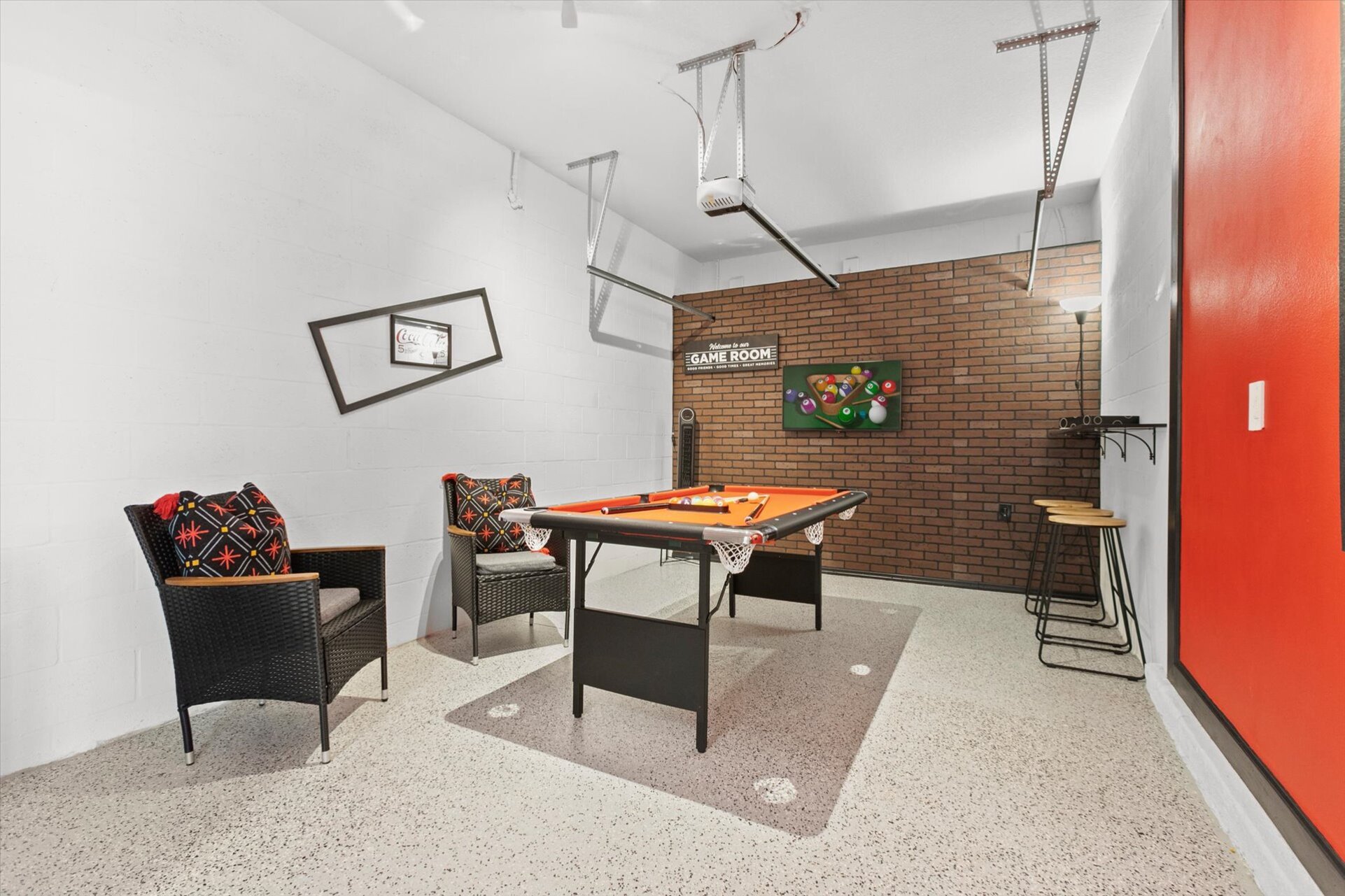 Game Room
43" Smart TV
Pool Table