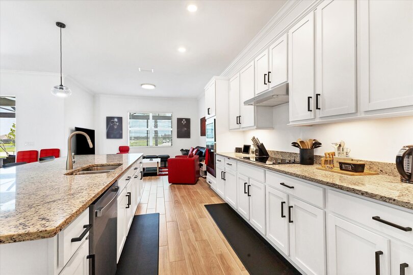 Beautiful, fully-equipped kitchen