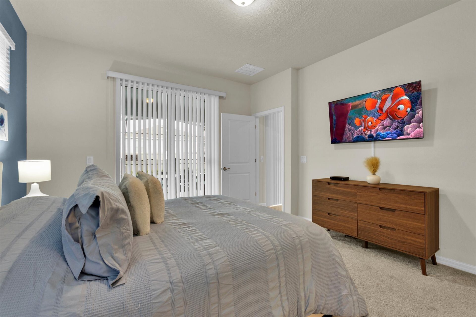 Master Queen Bedroom 1 (Angle)
50" smart TV