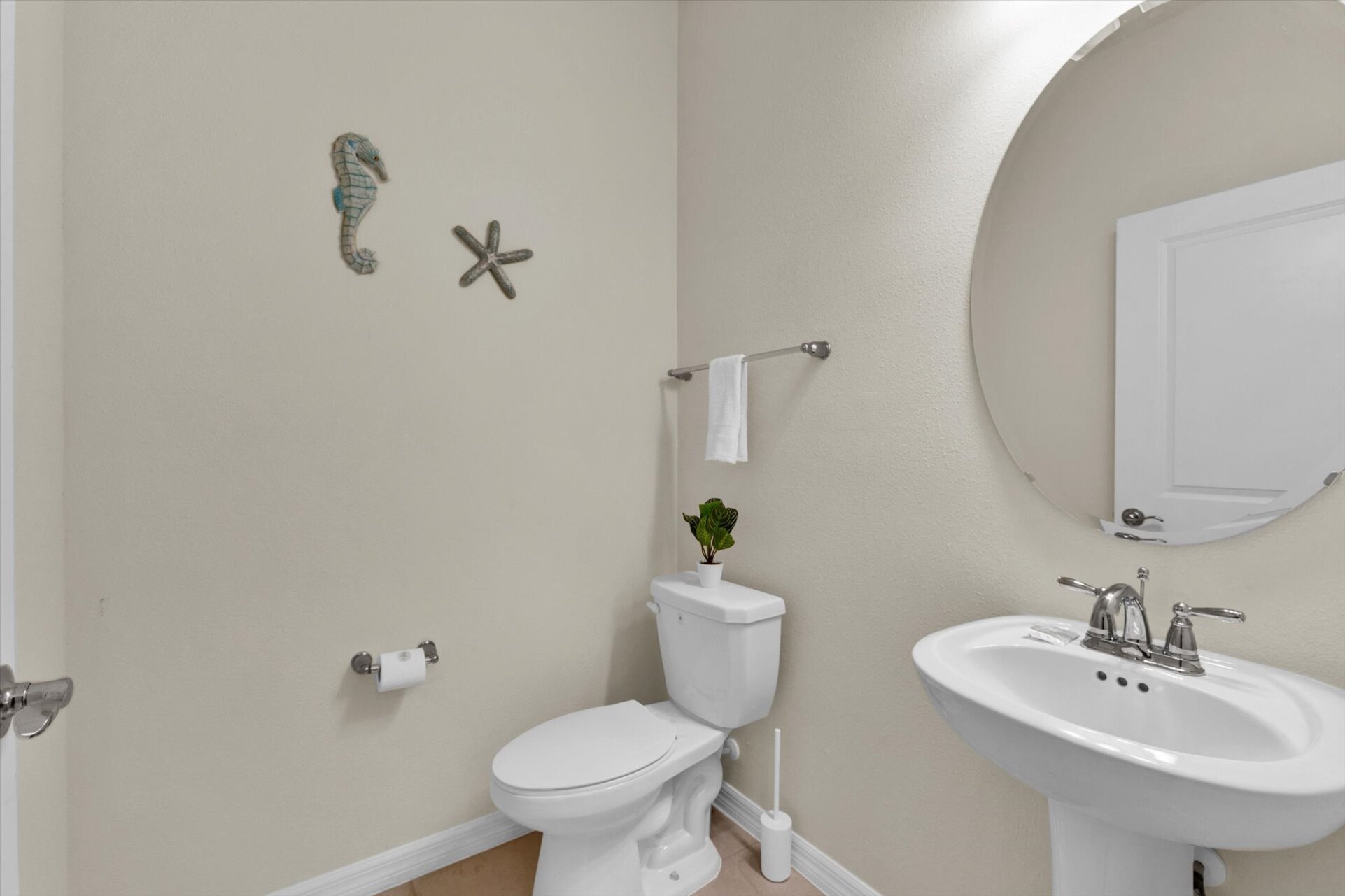 1/2 Bathroom 6 Downstairs