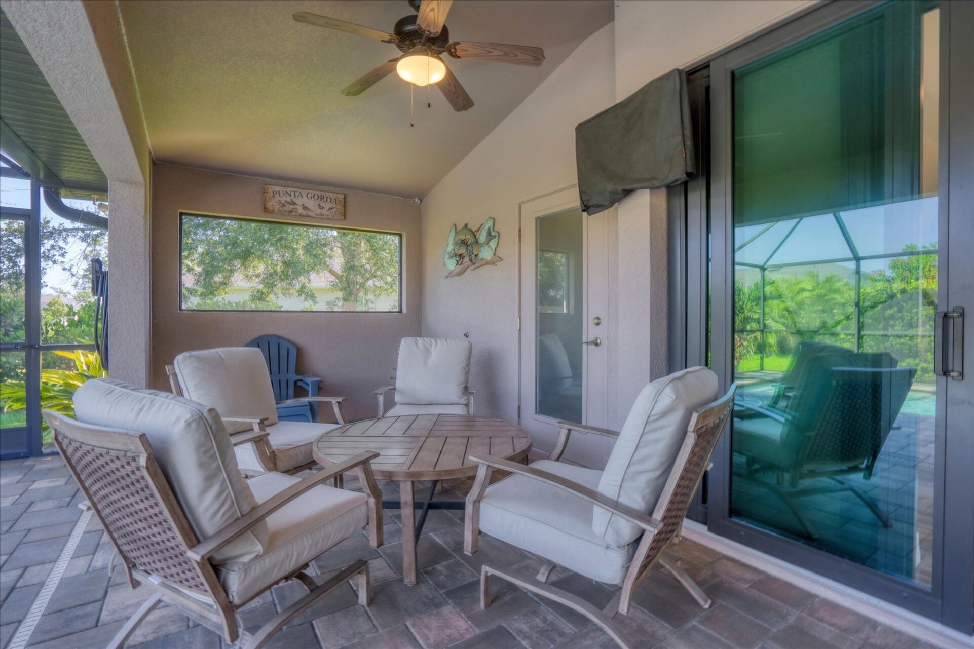 Beautiful, large lanai overlooking sparkling private pool & spa
