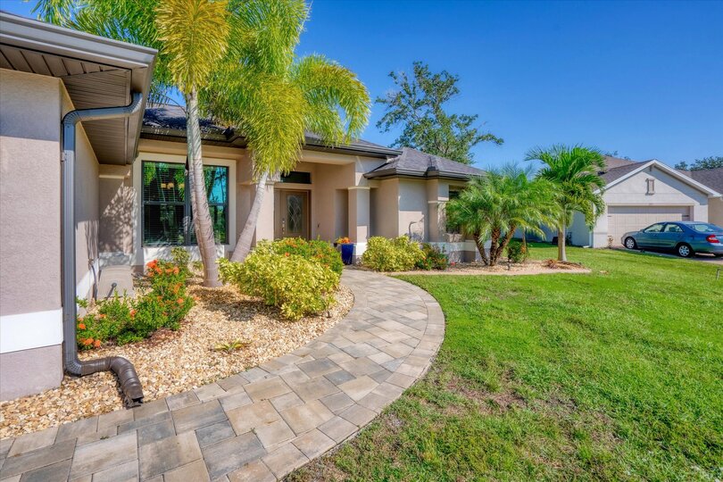 Gorgeous 3 bedroom, 2 bathroom home in Punta Gorda with private pool and spa