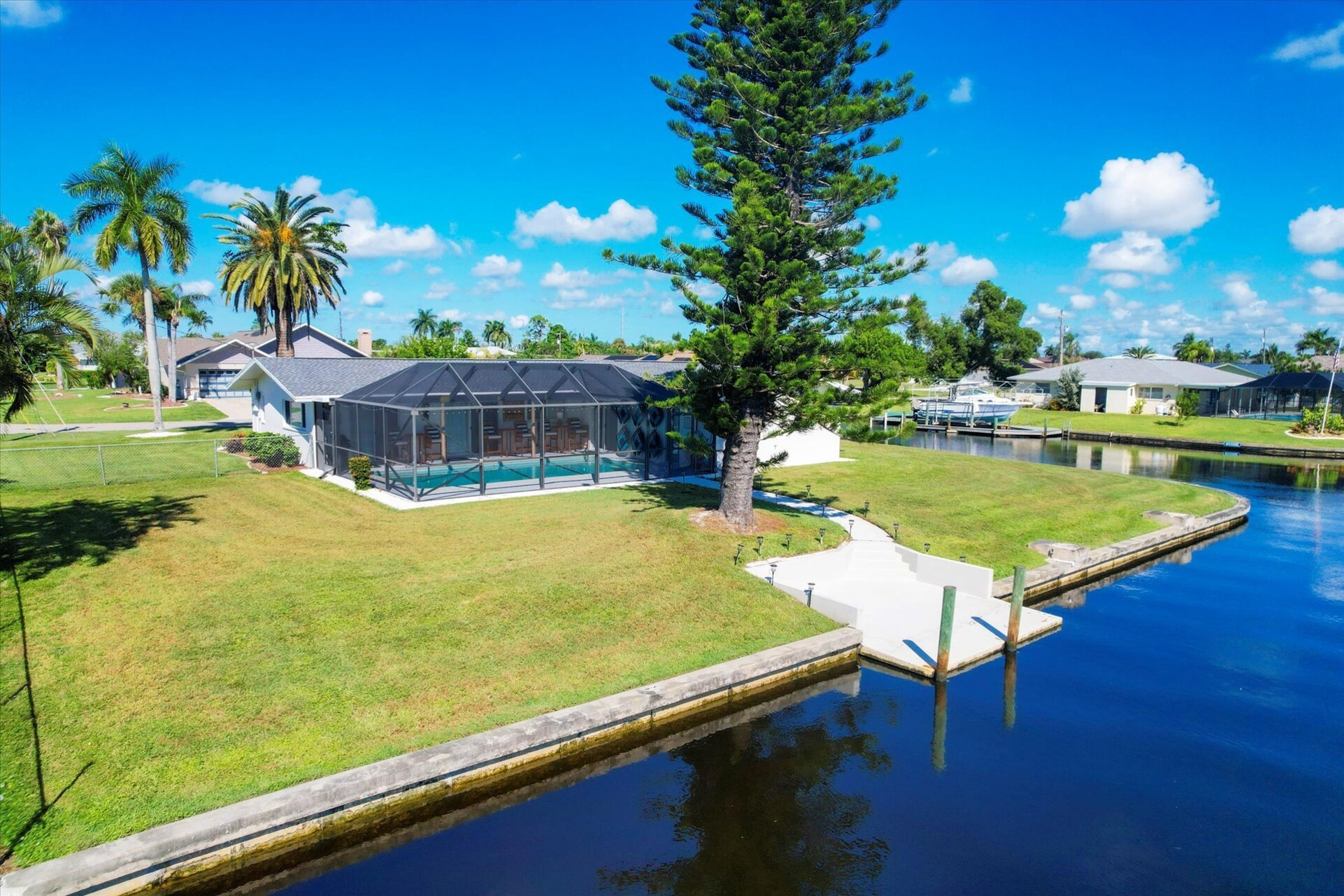 Beautiful 3 bedroom, 2 bathroom waterfront Cape Coral home with private pool