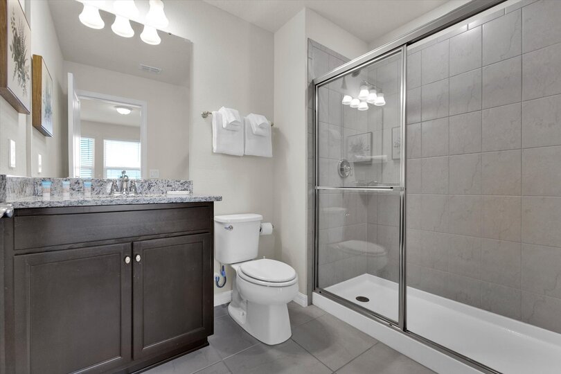 Queen Suite Bathroom 4 Upstairs
Shower