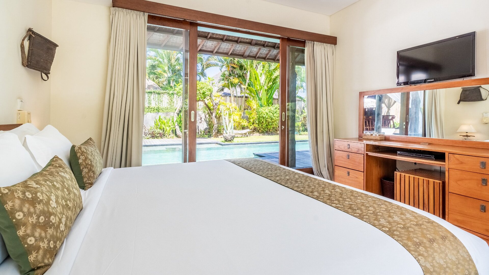 Rent Your Own 5 Star Private Villa in Seminyak, Bali Villa 2246