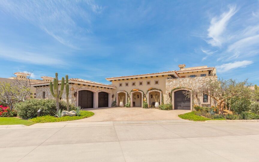 A Luxurious Escape in the Heart of Diamante, Cabo San Lucas Villa 1051