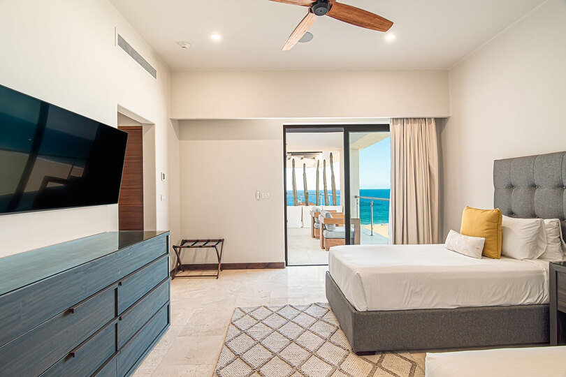 Luxurious Oasis with Breathtaking Pacific Views at Cabo San Lucas 1052