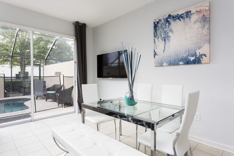 Enjoy meals as a family with seating for 6
