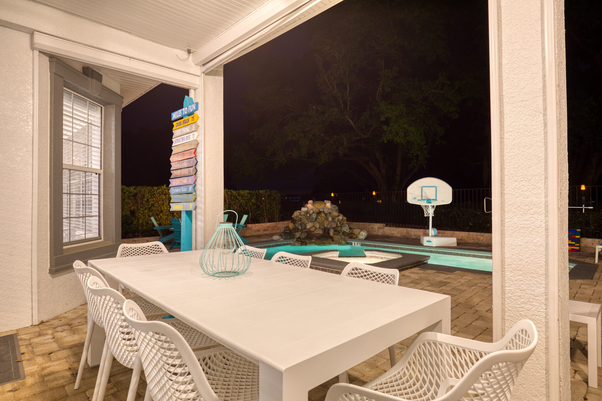 Grill late nights and dine under the lanai