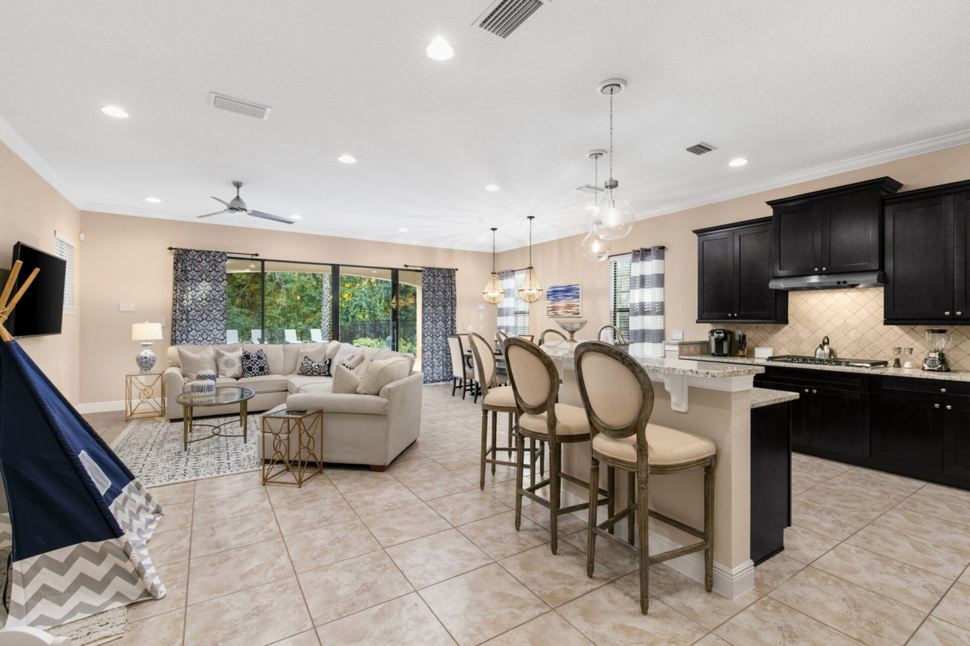 Prepare meals, eat, or relax in the living room together