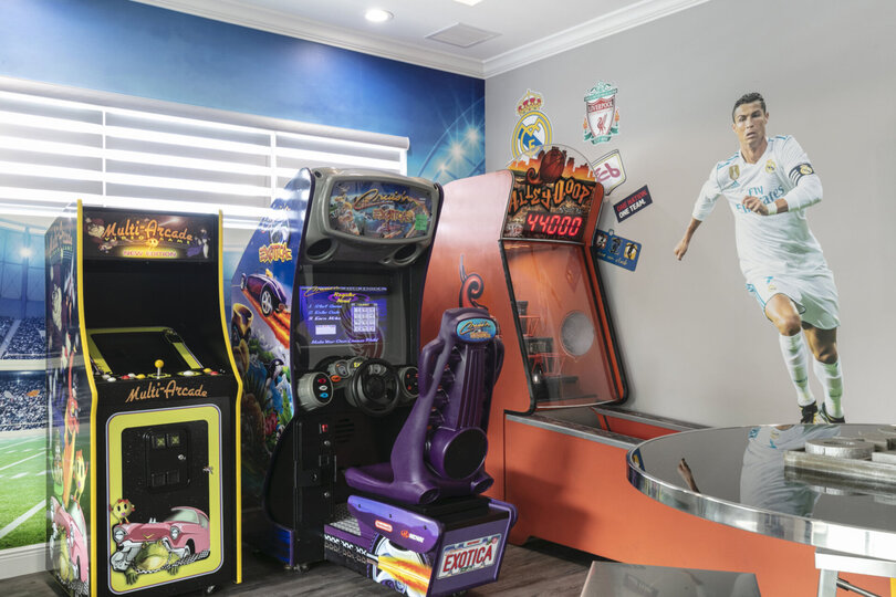 Choose from a variety of classical arcade games