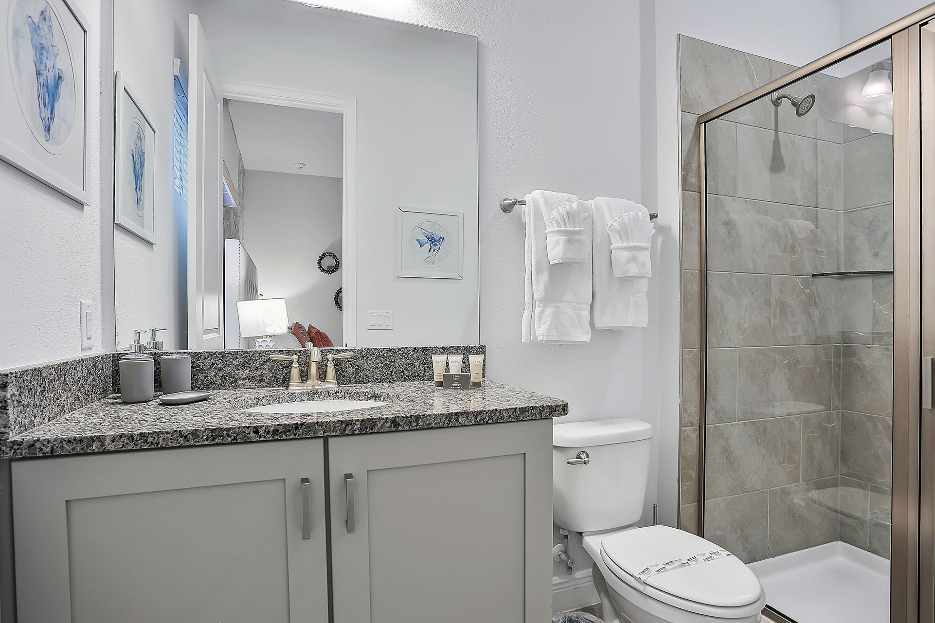 En suite bathroom with a walk-in shower