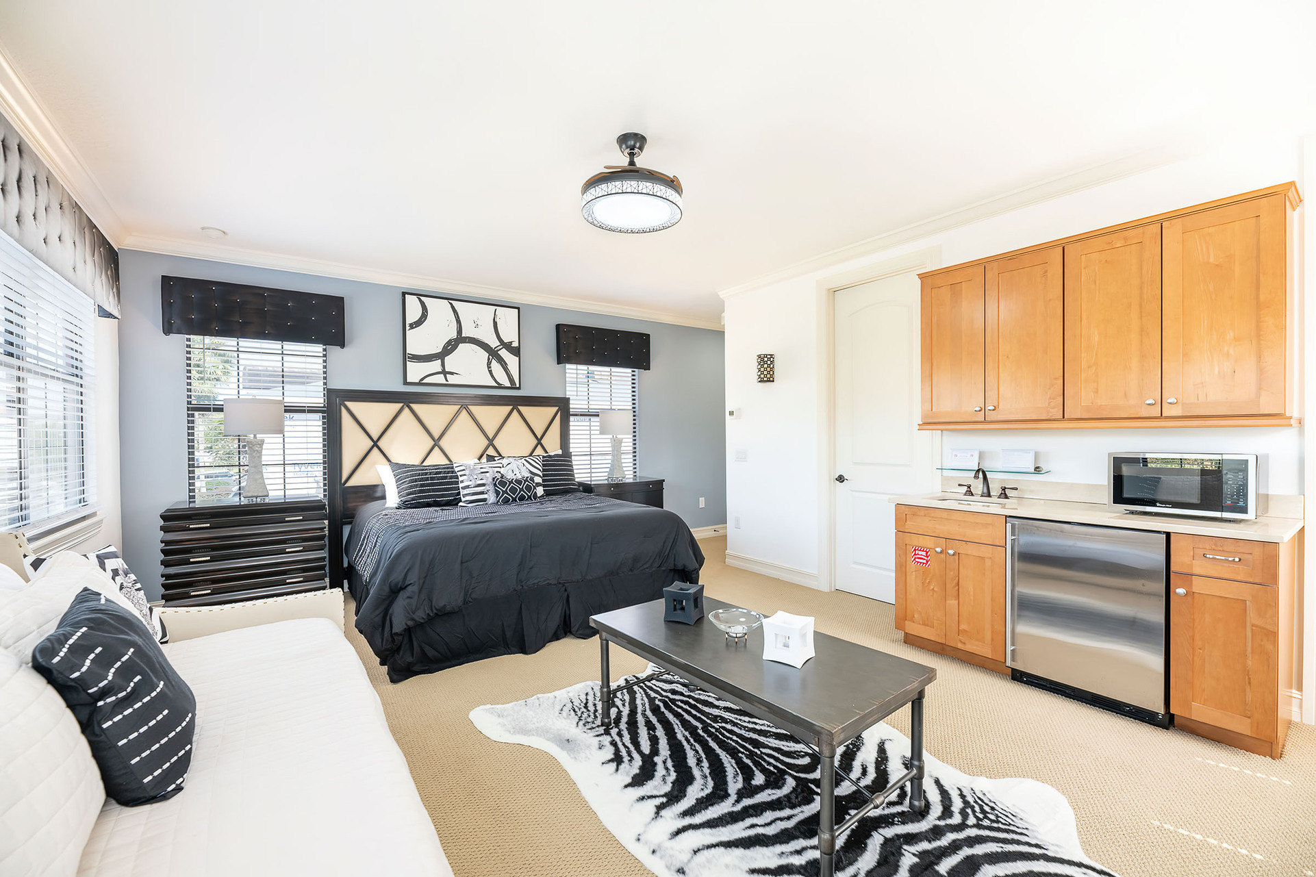 The annex also features a convenient kitchenette