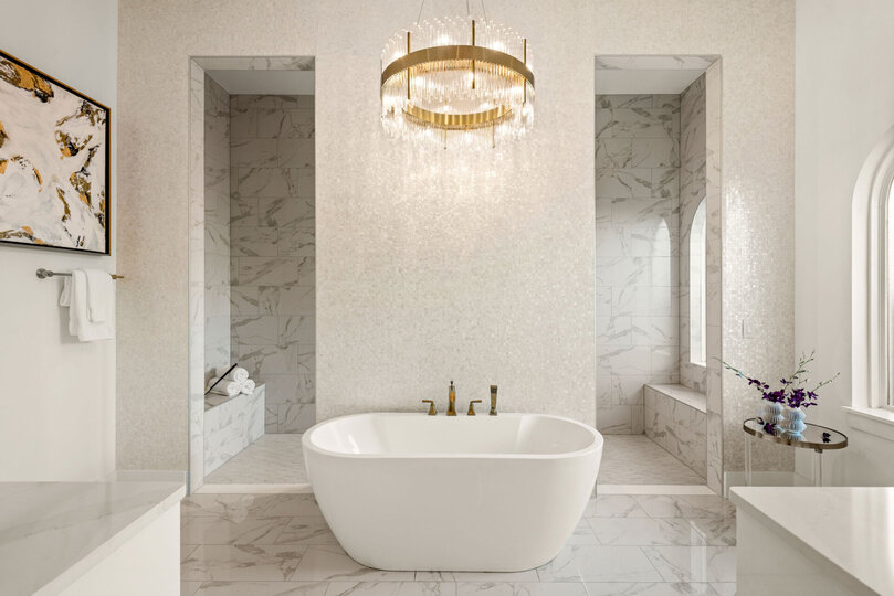 Gorgeous bathtub perfect for relaxing after a long day of enjoying the Orlando attractions