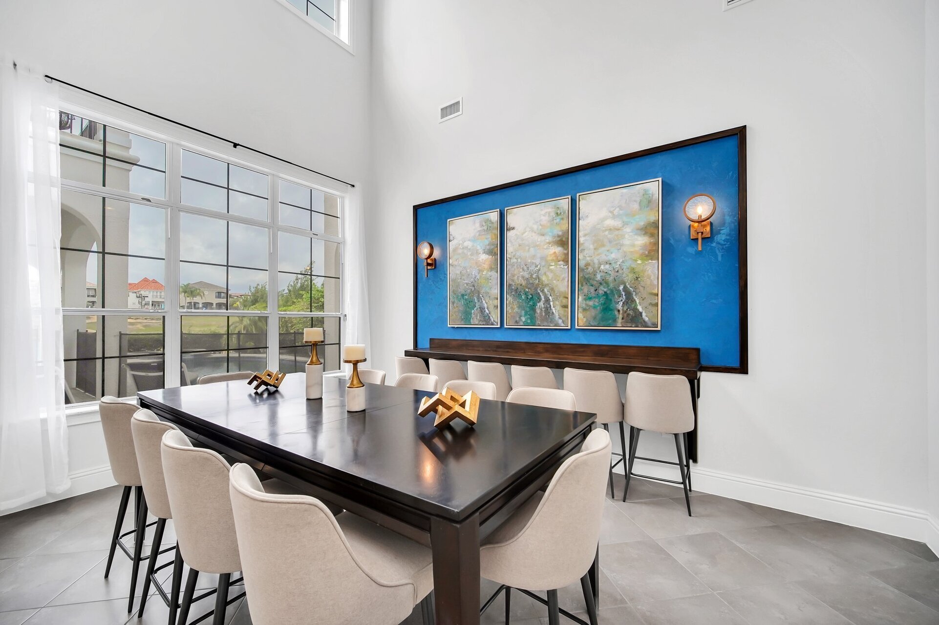 Dine in style surrounded by the beauty of the outdoors