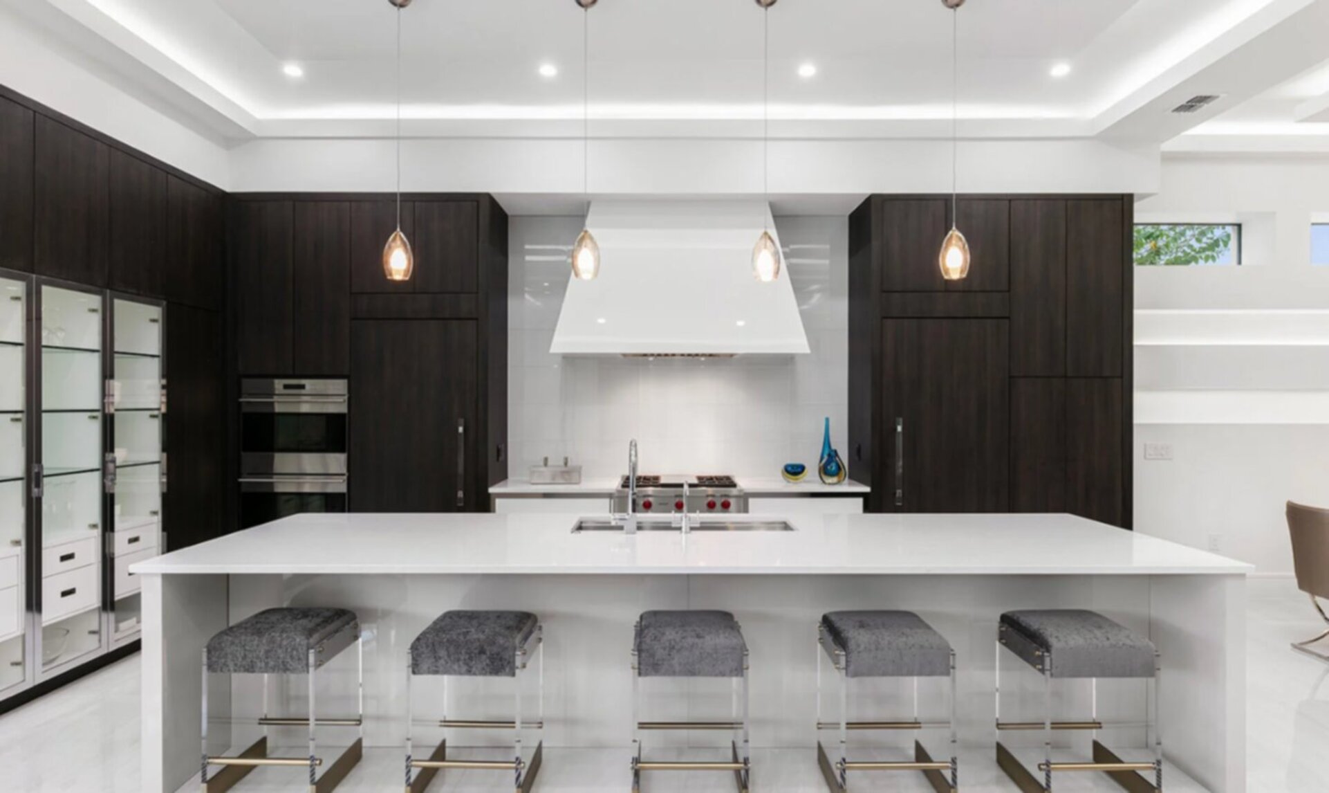 Gourmet Kitchen with Modern Sleek Design
