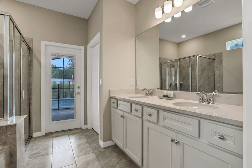 Serene Oasis: 7 Bedroom Villa in Orlando,6668